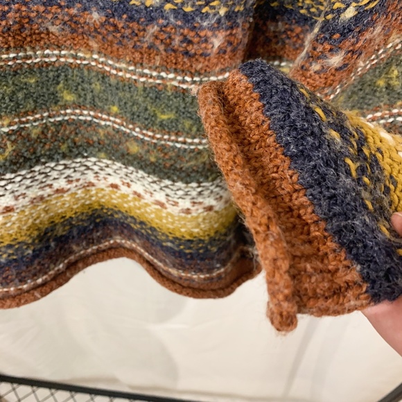 Cutest Retro Striped Knit Sweater w Rolled Hems & Neckline - Picture 5 of 5